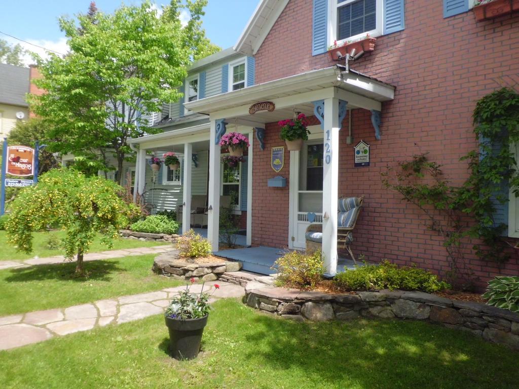 Au Coeur De Magog Bed & Breakfast Eksteriør bilde