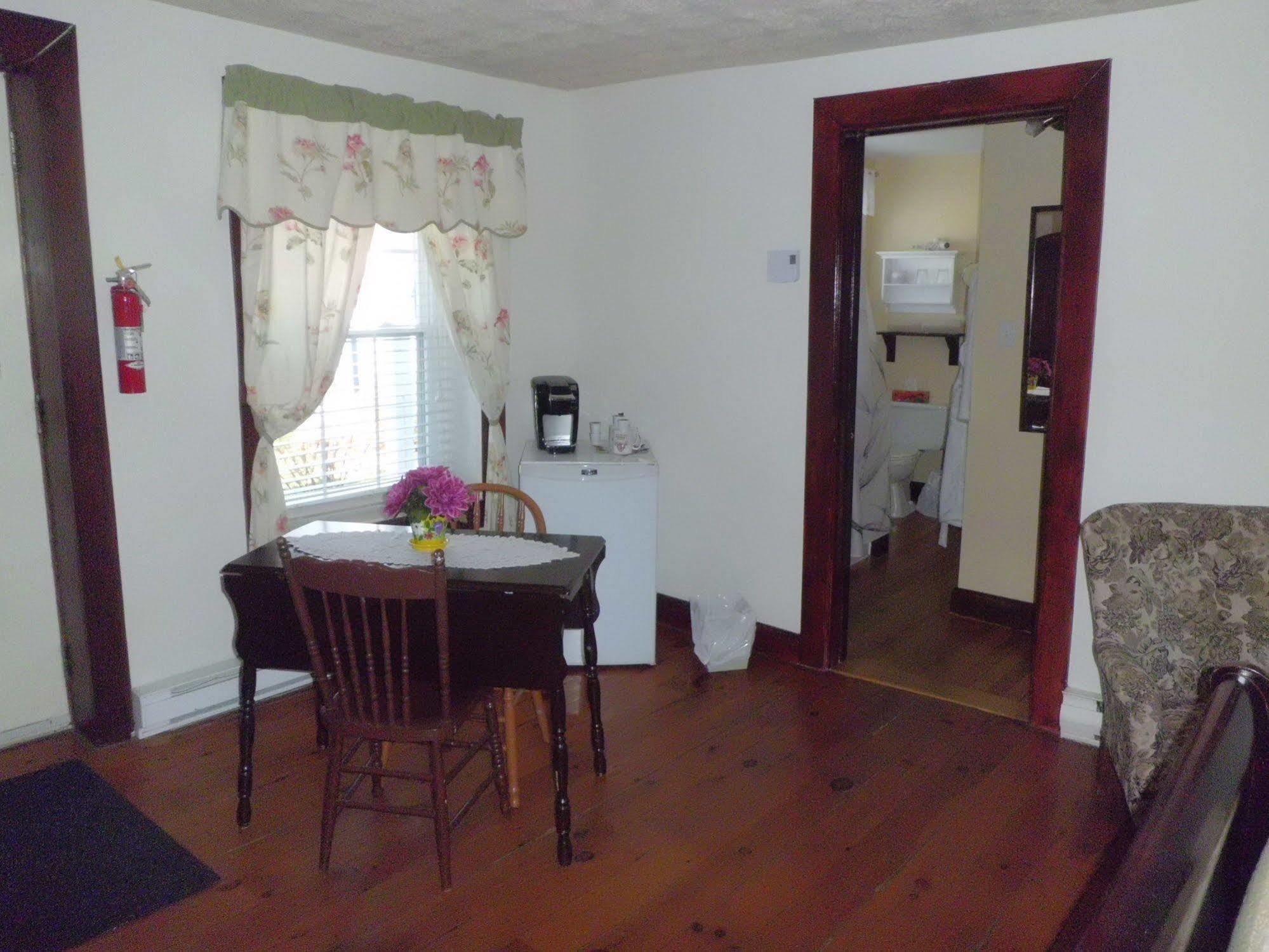 Au Coeur De Magog Bed & Breakfast Eksteriør bilde