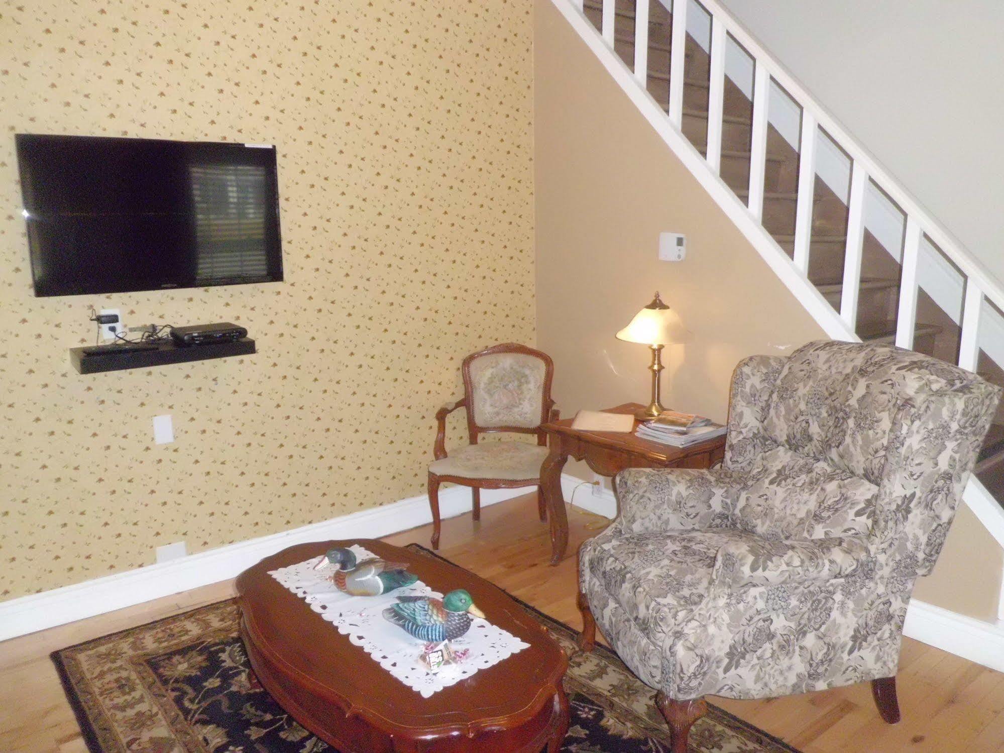 Au Coeur De Magog Bed & Breakfast Eksteriør bilde