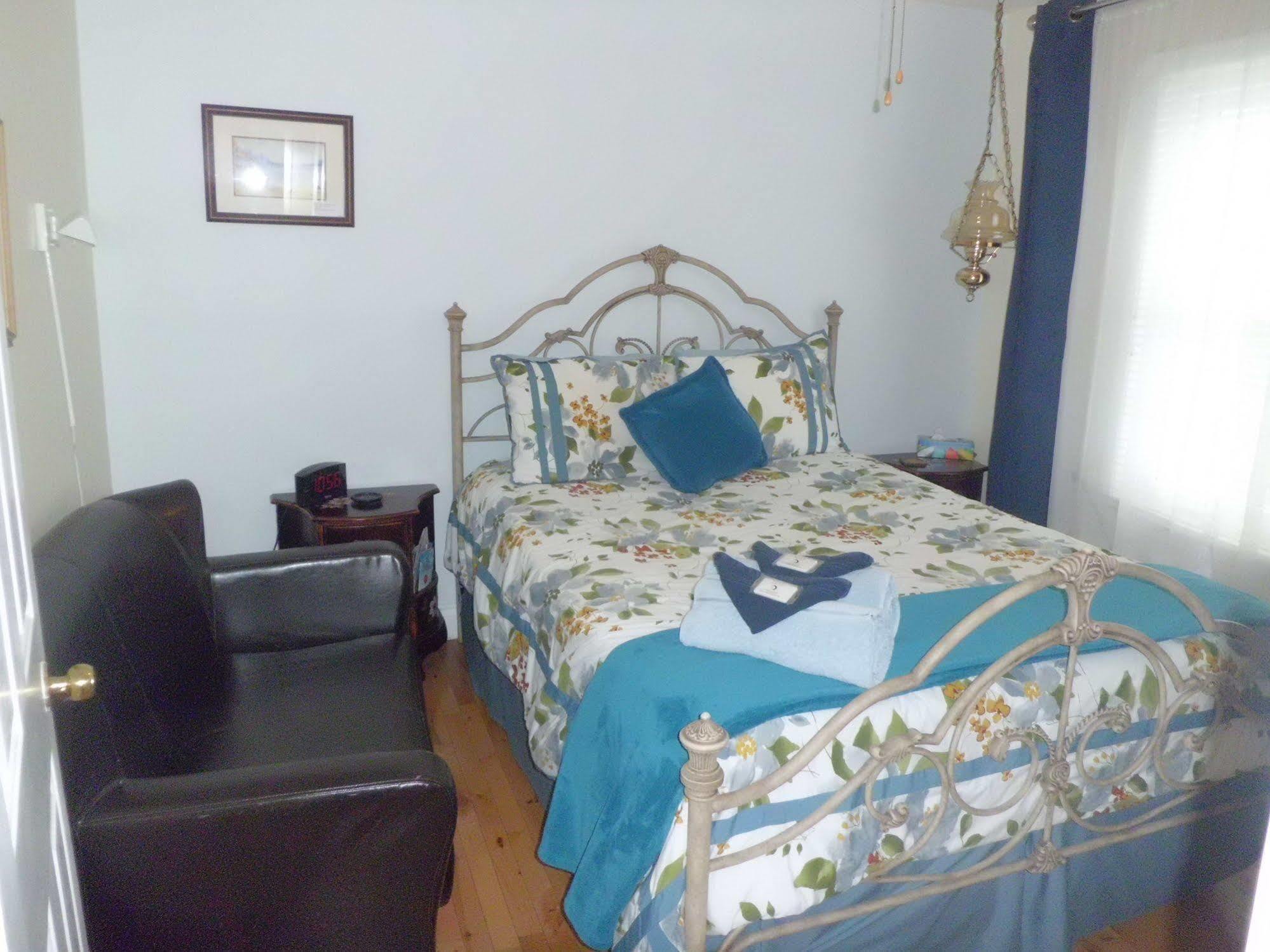 Au Coeur De Magog Bed & Breakfast Eksteriør bilde