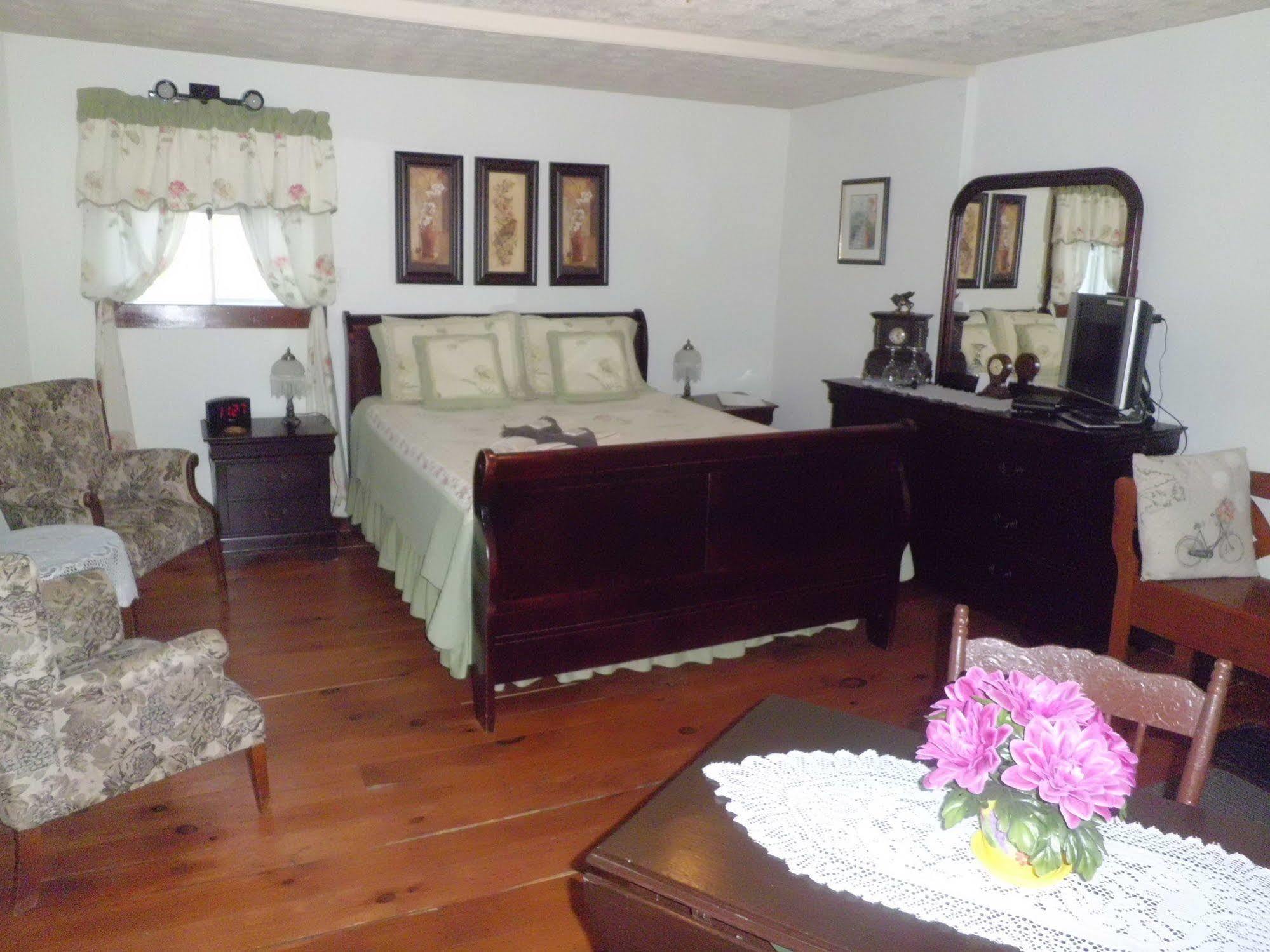 Au Coeur De Magog Bed & Breakfast Eksteriør bilde
